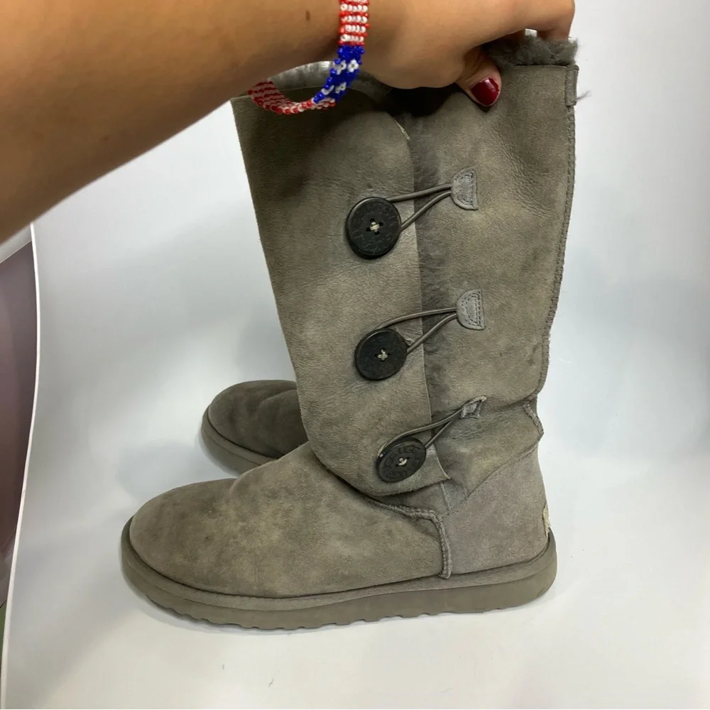 UGG Bailey button triplet ll shearling lined boots suede leather‎ women’s size
